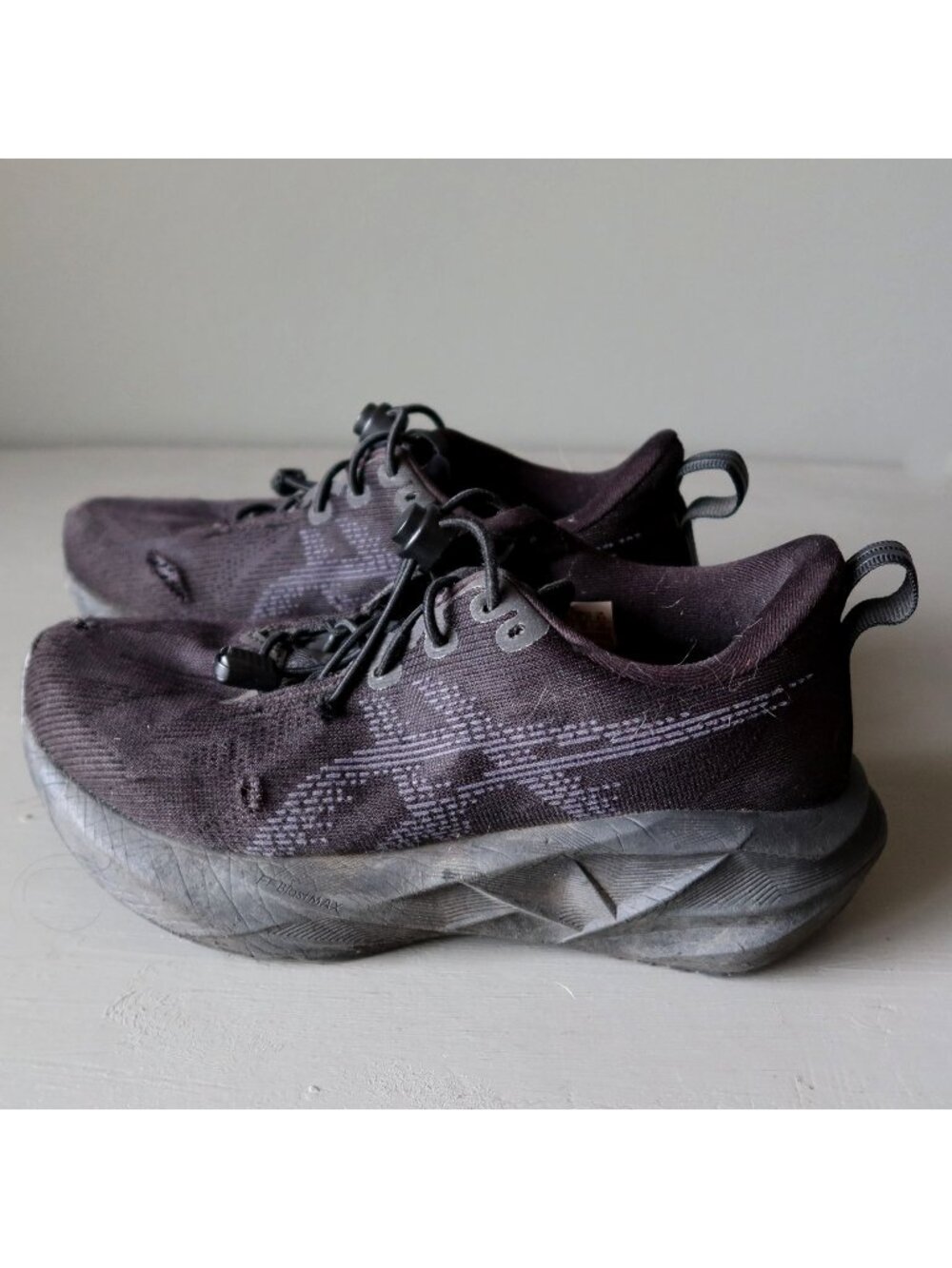 ASICS Sneakers Novablast 5 Black Women's Running Shoes Size 6.5